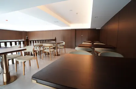 Qiling Hotel (Wujiaba Subway Station Wujiaba Central Park) Отели рядом с достопримечательностью «Kunming University (West to Kunming Soil and Fertilizer Workstation)»