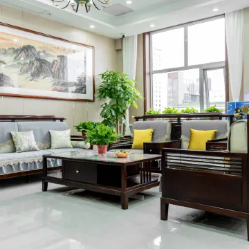 Yuzhou Business Hotel (Pingliang Liuhu Park)
