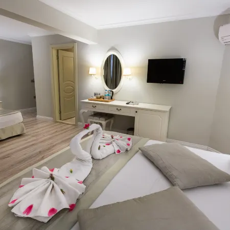 Pinehill Hotel & Suites