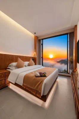 Runisuoyuan Smart Hotel (Wudang Mountain Scenic Area Ticket Office) Hotels near Second Gate to Heaven