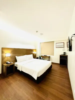 Pearl Lane Hotel - Newly Renovated