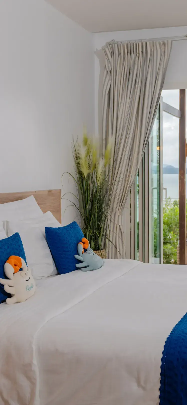 ห้องดีลักซ์ วิวทะเล เตียงใหญ่