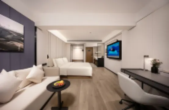 Guilin Railway Station Yingtai Building Atour Hotel