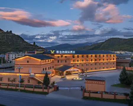 Vienna International Hotel (Huanglong Jiuzhai High-speed Railway Station Branch) Hotels in Songpan