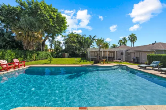 Beautiful Home in West Palm Beach With Largest Pool and Jacuzzi