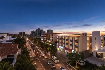 Haikou Mandao Hotel (Haidian Island South Gate Night Market) Отели рядом с достопримечательностью «Hainan University(Haidian Campus)»