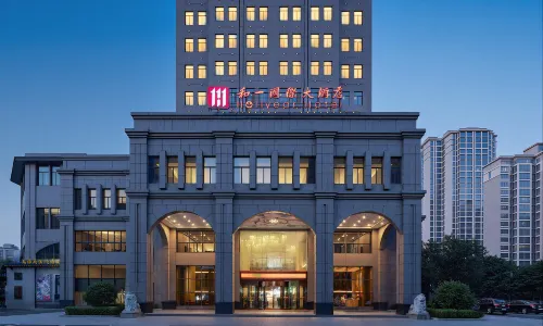 โรงแรมฮอลลิเอียร์