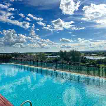 Champs Elysees King Studio + Corner Sunset View Hotel Exterior