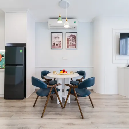 Center-Beach & Stadium View–2BR- 3 beds- Fast WiFi