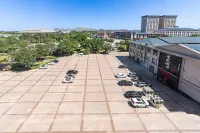 Rezen Longuu Hotel （Wuzhong Two Halls and One Center） - parking