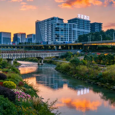 Huafei Hotel (Guiyang Longdongbao International Airport Sasseur Outlets) Hotels near Guizhou Forest Park