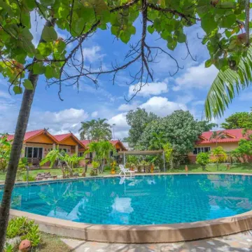 The Green Oasis Resort Chiang Mai โรงแรมใกล้บ่อสร้าง