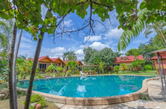 The Green Oasis Resort Chiang Mai โรงแรมใกล้บ่อสร้าง