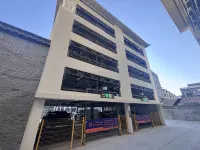 Yangzhou Dongguan He Yuan Atour Light Hotel - parking