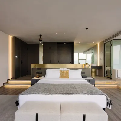 CLOUD · INN Lanjing High River View Hotel 지에팡 광장 주변 호텔