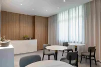 Yue·Lanting Hotel (Haikou Meilan Airport T1 Terminal Branch)