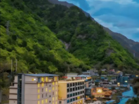 RelaxC Likuan·Hidden World Hot Spring Hotel (Bipenggou Scenic Area Branch)