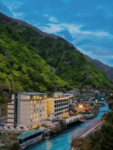 RelaxC Likuan·Hidden World Hot Spring Hotel (Bipenggou Scenic Area Branch) Hotels in 