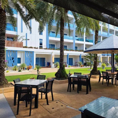 GrandBlue Resort & Beachclub