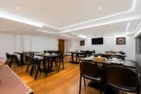 QININ HOTEL - sarapan