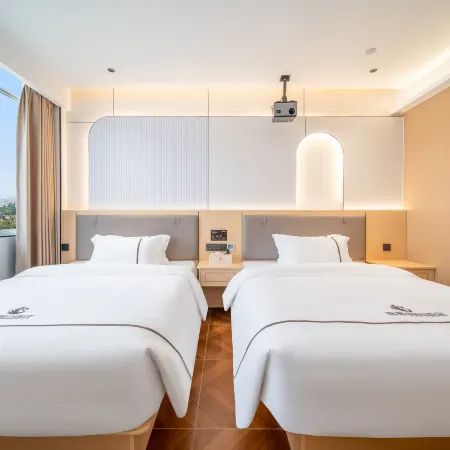 Yijia Holiday Hotel