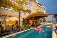 Mangshi Yijing • Twin Towers Sunset Panorama (Mangshi Dai Ancient Town Branch) - Infinity Pools