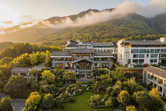 Dali Old City Yueshan Haiban Villa Luxury Hotel