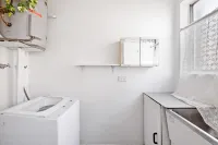 Cozy Private Rooms – Steps to Shops & Bus - Parking