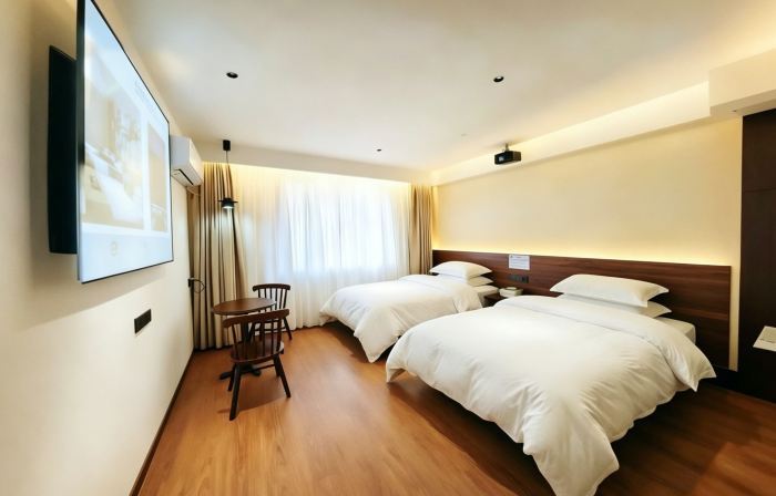 Shidong Town Kunhe Hotel