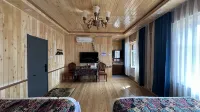 Guoyan’s Wooden Hotel - parking