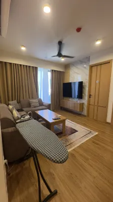 Luxury 3 BHK with Pool & Gym10 minutes from Airport - Condos