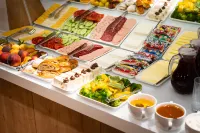 葉里溫天際阿爾法飯店 - 早餐