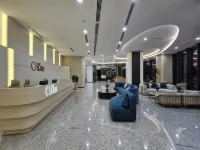 The Holiday Ha Long - Luxury ApartHotel - 2 stelle
