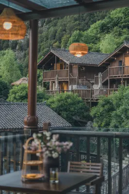 Kameizhai Yunqi Courtyard House - Mountain view
