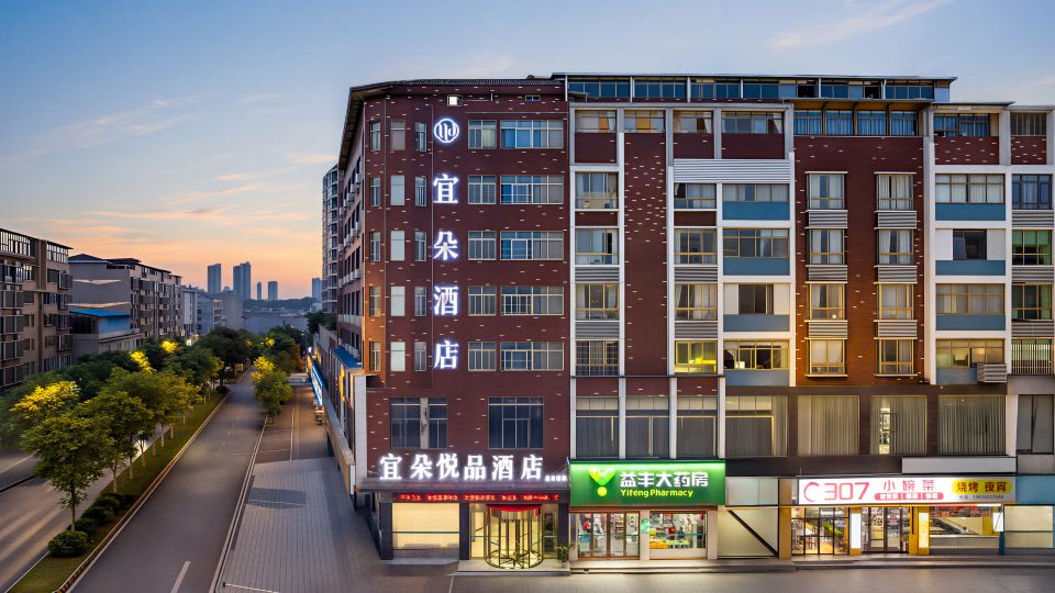 Xinglong Holiday Hotel (Liling Liquan Road Railway Station)