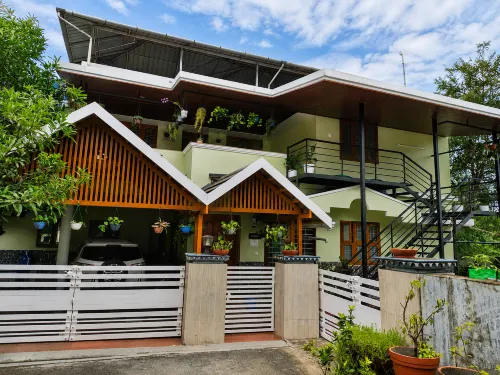 Madhavam Homestay - Family Friendly 2BHK - parking