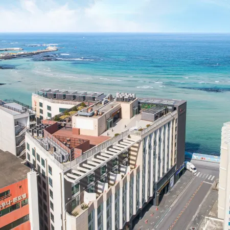 Gloucester Hotel Hamdeok (formerly Utop Ubless Hotel Jeju Hamdeok) Отели рядом с достопримечательностью «Пляж Джимйонг»