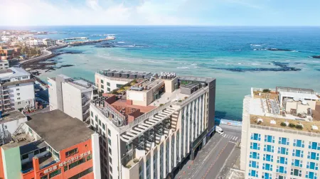 Utop Ubless Hotel Jeju Hamdeok Отели рядом с достопримечательностью «Geomunoreum»