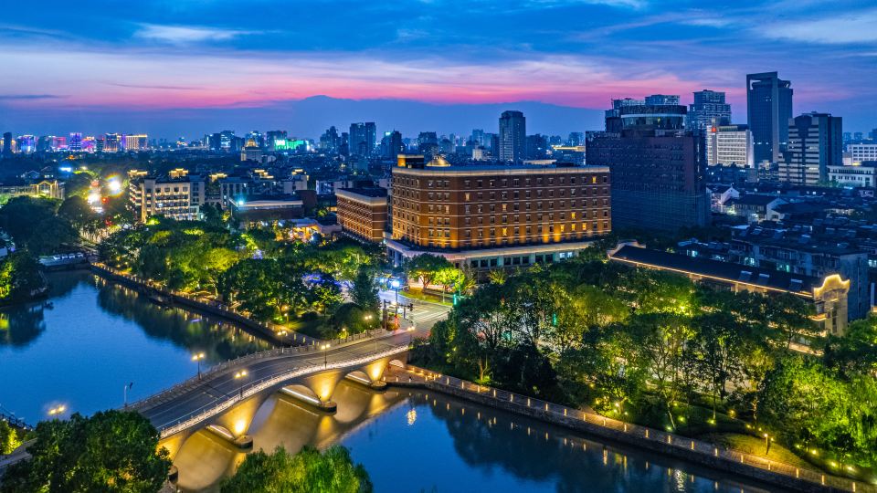 Chalon International Hotel