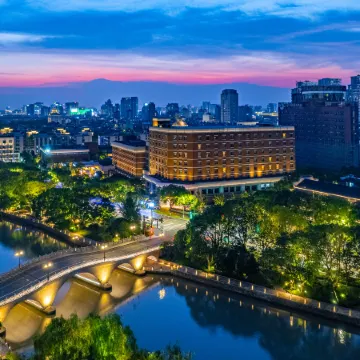 Chalon International Hotel Отели рядом с достопримечательностью «Jinjiu Refuge»