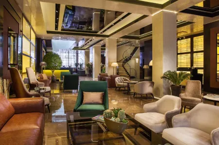 Saint Ten Boutique Hotel, Small Luxury Hotels Отели рядом с достопримечательностью «Republic Square»