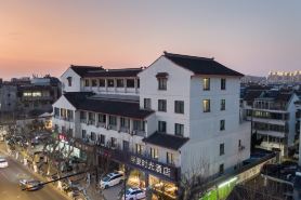 Banxia Time Hotel (Suzhou Pingjiang Road Humble Administrator's Garden)