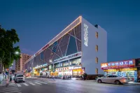 Four Seasons Hotel (Gongming Square Metro Station Daqili Branch) Hotel in zona Fengming Computer Town Snacks Street