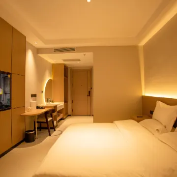 Jiny Hotel