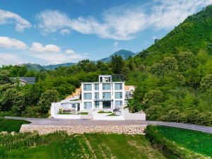 Anji Baizhangwu Suyeshan Luxury Light Travel Pool Resort Hotel (Tianmu Mountain Drifting Branch)