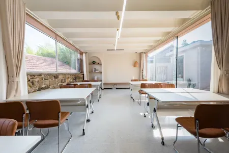 Floral Hotel·Humble Garden hotel (Taishan Red Gate Mountaineering Pass) Отели рядом с достопримечательностью «Shandong Science and Technology University East Campus»