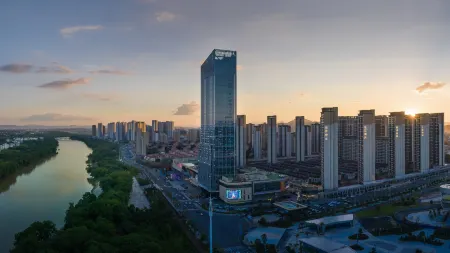 Grand Skylight International Hotel Xinfeng Отели рядом с достопримечательностью «Chenyi Square»