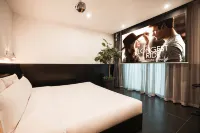 RAW HOTEL - Barer