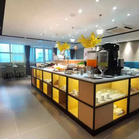 Homeinn Selected Hotel (Suining Central Avenue Wenxue North Road)