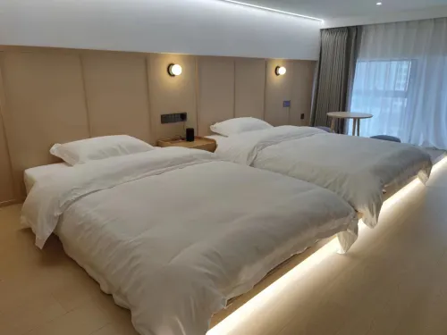 Linyun E-Sports Hotel (Shaoxing Houshu Road Subway Station)